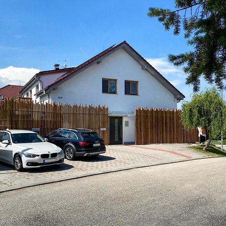Modern Fully Equipped Studio With Parking Zavadilka 2620 Budweis Exterior foto